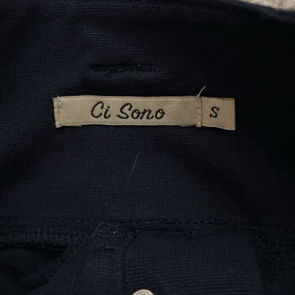 Shorts - Picture 3 of 3